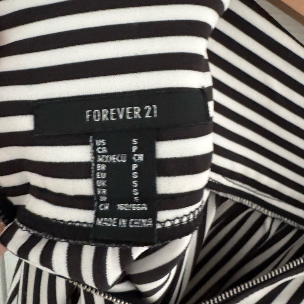 Forever 21 Black and White A-Line Skirt - Picture 4 of 4